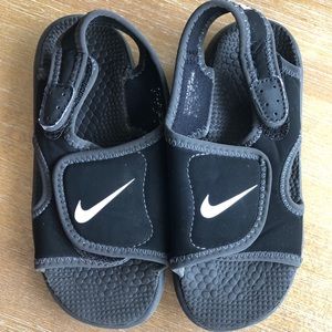 Nike toddler size 9/10